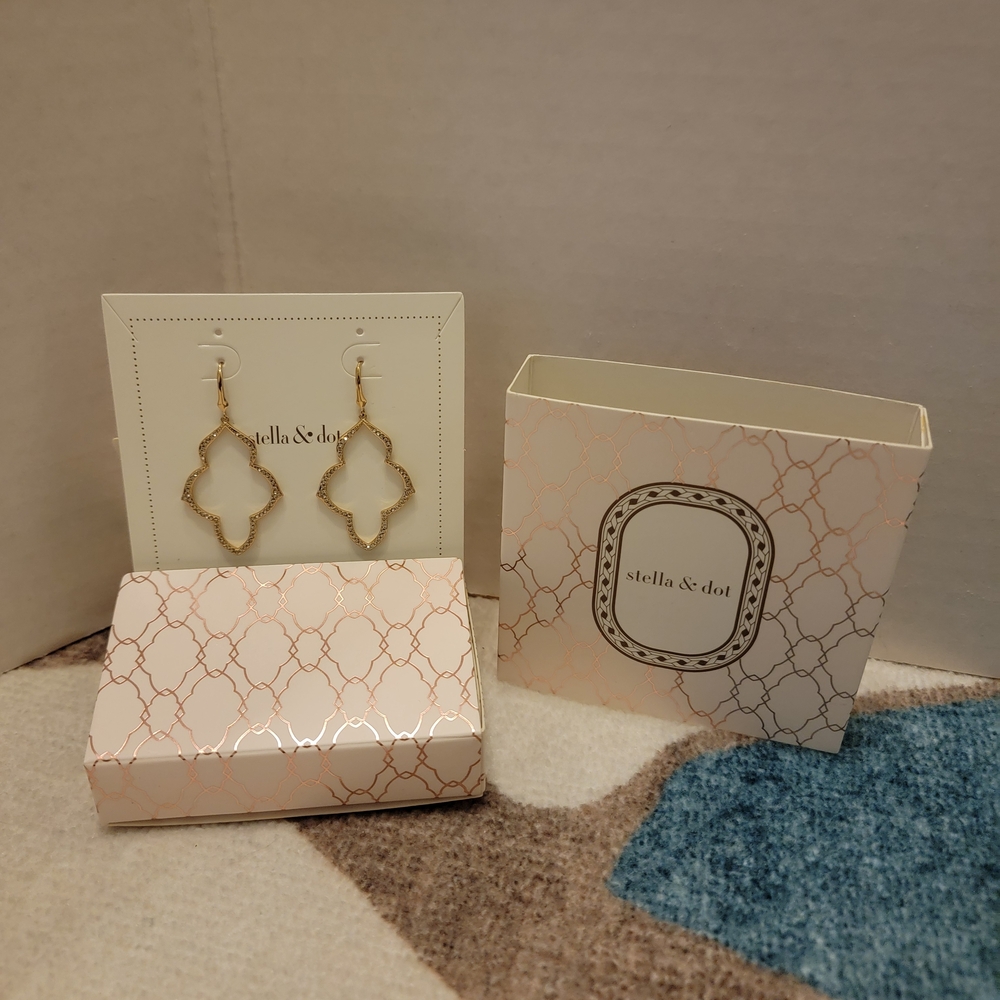 Stella & Dot Gold Quatrefoil Earrings